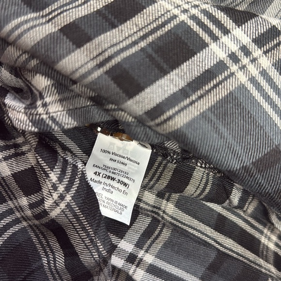 Terra & Sky Women's Plus Gray and Black Plaid Button-Down Shirt, Size 4X NWT - Picture 10 of 11